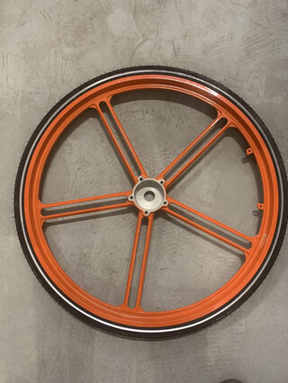 Ca. 714x Combinatie voorwiel + spatbord, Oranje + zwart